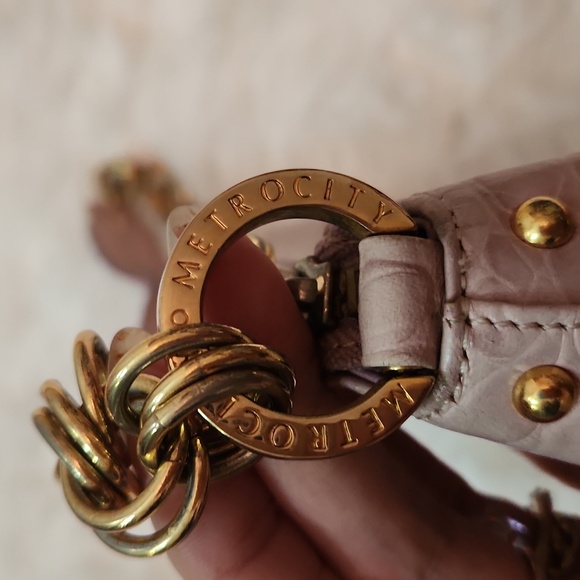 MetroCity mauve handbag with gold hardware - Picture 5 of 13